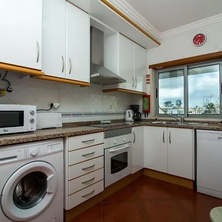 Globe 45 - Location & The Strip Albufeira