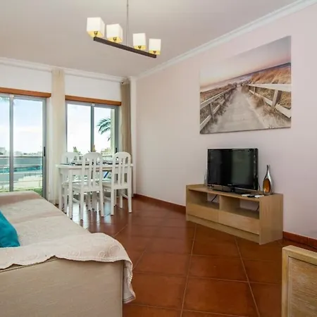 Globe 45 - Location & The Strip Albufeira