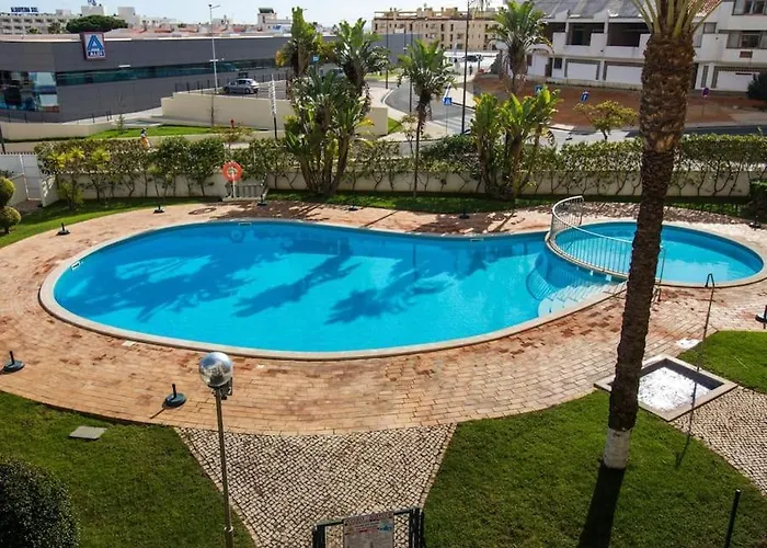 Globe 45 - Location & The Strip *