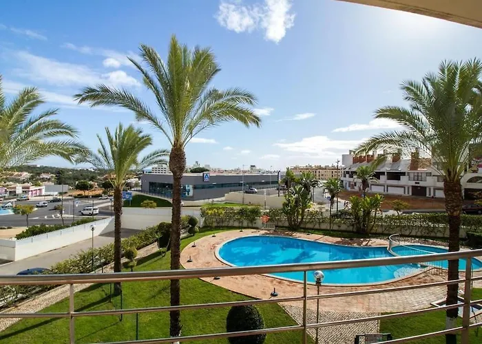 Globe 45 - Location & The Strip Apartment *