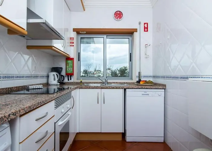 Globe 45 - Location & The Strip * Albufeira