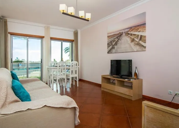 Globe 45 - Location & The Strip Albufeira