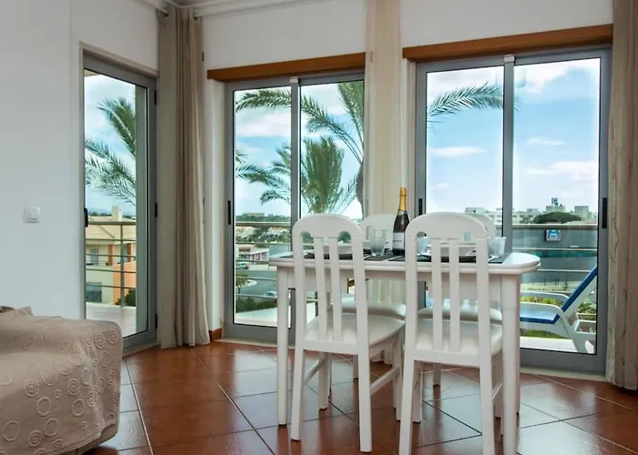 Globe 45 - Location & The Strip * Albufeira