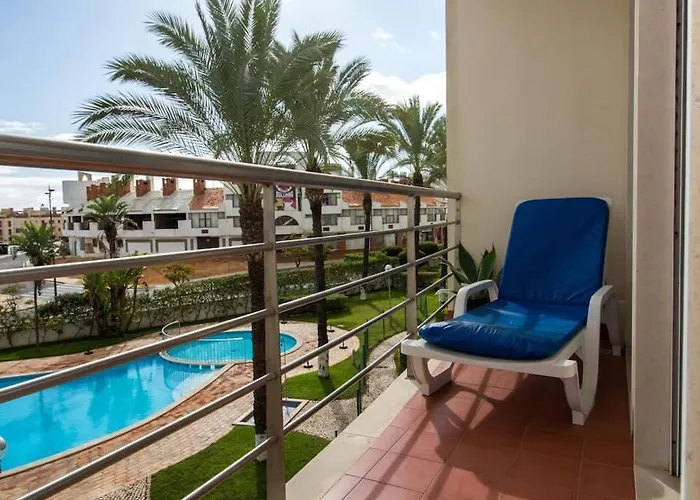 Globe 45 - Location & The Strip Apartment